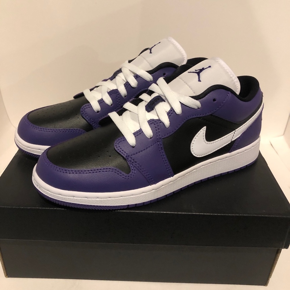 Air Jordan 1 mid women’s 8